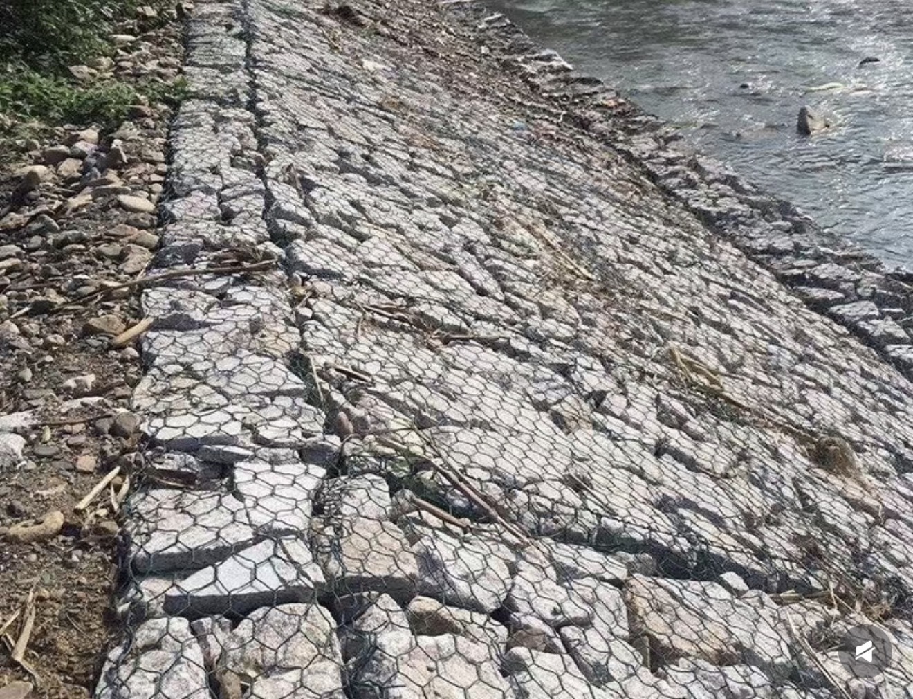 Şirketin en son blog yazıları CNC Gabion Mesh Machine Technology Breakthrough: 5300mm Ultra-Wide Equipment Resolves Large-Scale Hydraulic Riverbank Stabilization Challenges